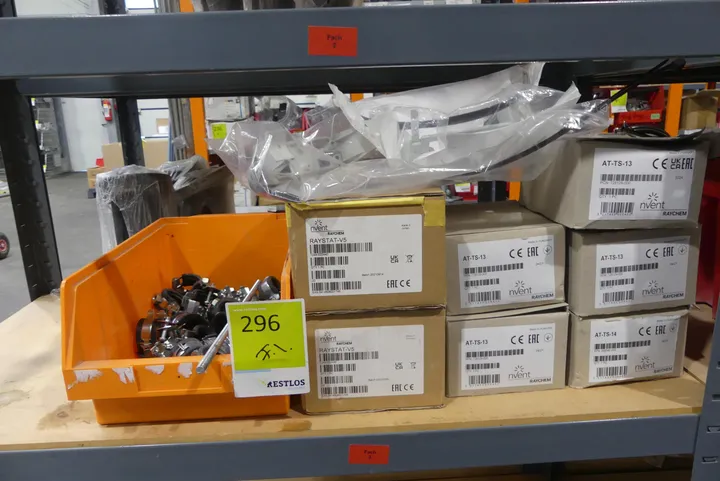 Konvolut Heizung & Sanitärzubehör, nVent Raychem Thermostate und Rohrschellen Umfang: Fachinhalt